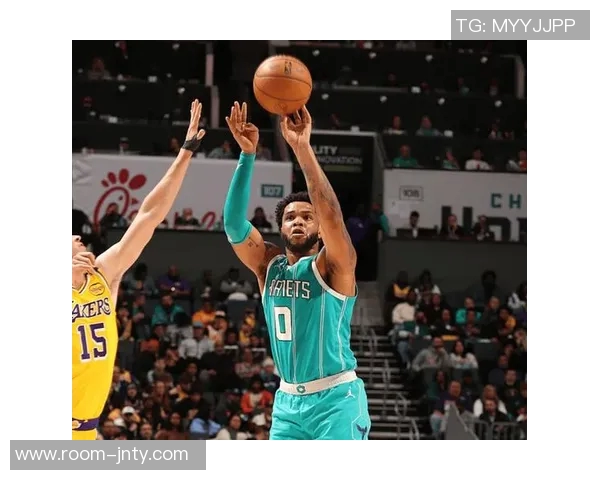 迈尔斯布里奇斯高效表现13投7中砍下20分3篮板4助攻2盖帽三分球命中率出色